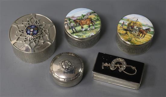 Five assorted modern silver pill boxes, including two with enamel covers and one with paperweight style cabochon.